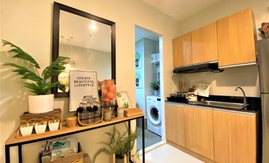 1 Bedroom condo unit w/ Balcony Facing Skyline near NAIA Terminal