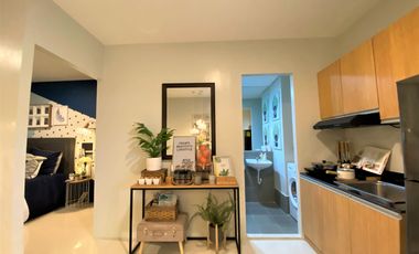 1 Bedroom condo unit w/ Balcony Facing Skyline near NAIA Terminal