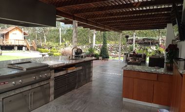 🏘️ Casa Mansión de 4 Dormitorios  en San Joaquín en Venta