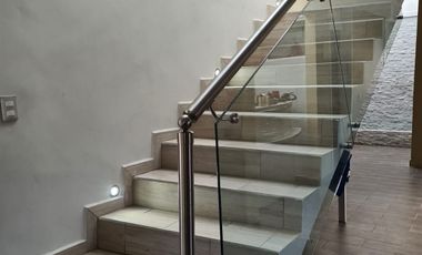 EXCELENTE CASA CON TERRENO