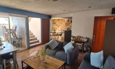 HERMOSA CASA AL NORTE DE CUERNAVACA. ACEPTA MASCOTAS, AMPLIO JARDÍN