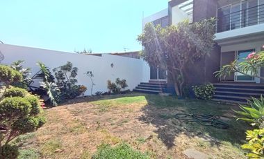 HERMOSA CASA AL NORTE DE CUERNAVACA, AMPLIO JARDÍN, BONITOS ACABADOS, CESIÓN DE DERECHOS