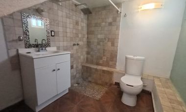 HERMOSA CASA AL NORTE DE CUERNAVACA, AMPLIO JARDÍN, BONITOS ACABADOS, CESIÓN DE DERECHOS
