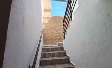 HERMOSA CASA AL NORTE DE CUERNAVACA, AMPLIO JARDÍN, BONITOS ACABADOS, CESIÓN DE DERECHOS
