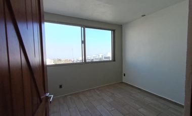 HERMOSA CASA AL NORTE DE CUERNAVACA, AMPLIO JARDÍN, BONITOS ACABADOS, CESIÓN DE DERECHOS