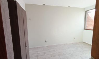 HERMOSA CASA AL NORTE DE CUERNAVACA, AMPLIO JARDÍN, BONITOS ACABADOS, CESIÓN DE DERECHOS