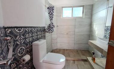 HERMOSA CASA AL NORTE DE CUERNAVACA, AMPLIO JARDÍN, BONITOS ACABADOS, CESIÓN DE DERECHOS