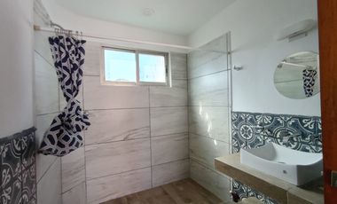 HERMOSA CASA AL NORTE DE CUERNAVACA, AMPLIO JARDÍN, BONITOS ACABADOS, CESIÓN DE DERECHOS
