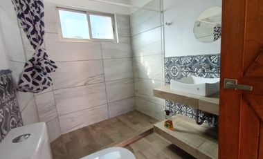 HERMOSA CASA AL NORTE DE CUERNAVACA, AMPLIO JARDÍN, BONITOS ACABADOS, CESIÓN DE DERECHOS