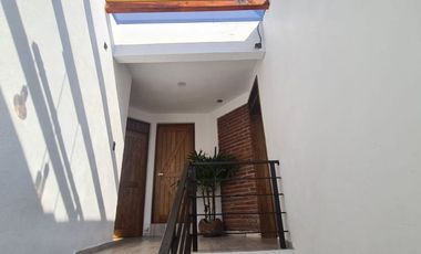HERMOSA CASA AL NORTE DE CUERNAVACA. ACEPTA MASCOTAS, AMPLIO JARDÍN