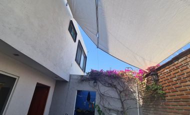 HERMOSA CASA AL NORTE DE CUERNAVACA. ACEPTA MASCOTAS, AMPLIO JARDÍN