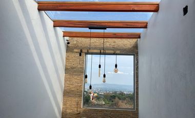 HERMOSA CASA AL NORTE DE CUERNAVACA. ACEPTA MASCOTAS, AMPLIO JARDÍN