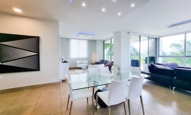 Lujoso Apartamento Moderno con Vista al Mar