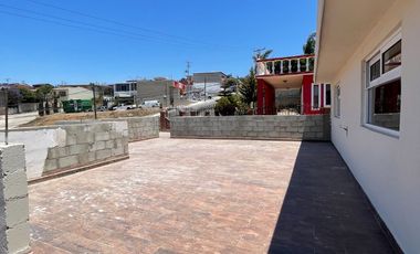 SE RENTA CASA MUY GRANDE BLV. LOS CUÑADOS ROSARITO BAJA