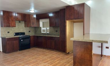 SE RENTA CASA MUY GRANDE BLV. LOS CUÑADOS ROSARITO BAJA