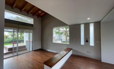 VENTA DE  RESIDENCIA DE CUATRO RECAMARAS EN CAMPANARIO CLUB DE GOLF