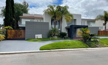 VENTA DE  RESIDENCIA DE CUATRO RECAMARAS EN CAMPANARIO CLUB DE GOLF