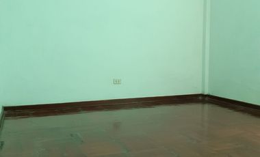 Vendo Departamento amplio en primer piso + cochera carport