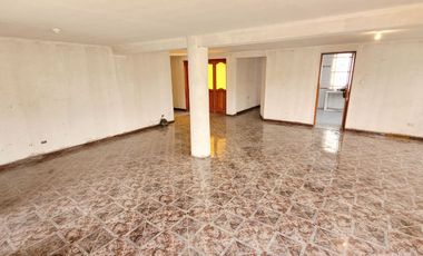 SE ALQUILA CASA COMO TERRENO EN ESQUINA, EN URBANIZACION LOS JAZMINES CALLAO REF CDRA 9 DE AV. BERTELLO