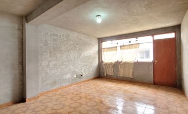 SE ALQUILA CASA COMO TERRENO EN ESQUINA, EN URBANIZACION LOS JAZMINES CALLAO REF CDRA 9 DE AV. BERTELLO