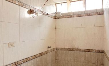 SE ALQUILA CASA COMO TERRENO EN ESQUINA, EN URBANIZACION LOS JAZMINES CALLAO REF CDRA 9 DE AV. BERTELLO