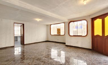 SE ALQUILA CASA COMO TERRENO EN ESQUINA, EN URBANIZACION LOS JAZMINES CALLAO REF CDRA 9 DE AV. BERTELLO