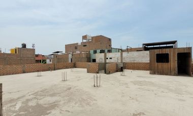 SE ALQUILA CASA COMO TERRENO EN ESQUINA, EN URBANIZACION LOS JAZMINES CALLAO REF CDRA 9 DE AV. BERTELLO