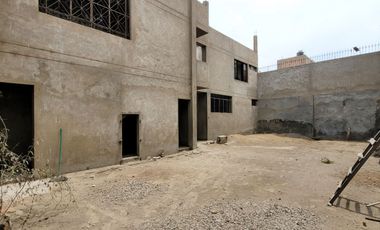 SE ALQUILA CASA COMO TERRENO EN ESQUINA, EN URBANIZACION LOS JAZMINES CALLAO REF CDRA 9 DE AV. BERTELLO