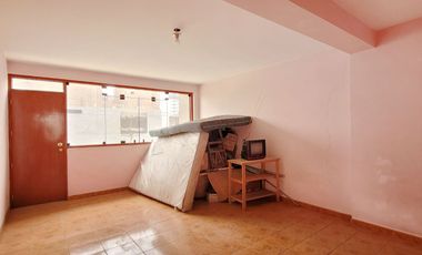 SE ALQUILA CASA COMO TERRENO EN ESQUINA, EN URBANIZACION LOS JAZMINES CALLAO REF CDRA 9 DE AV. BERTELLO