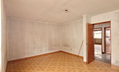 SE ALQUILA CASA COMO TERRENO EN ESQUINA, EN URBANIZACION LOS JAZMINES CALLAO REF CDRA 9 DE AV. BERTELLO