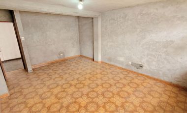 SE ALQUILA CASA COMO TERRENO EN ESQUINA, EN URBANIZACION LOS JAZMINES CALLAO REF CDRA 9 DE AV. BERTELLO