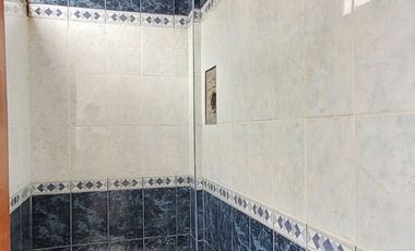 SE ALQUILA CASA COMO TERRENO EN ESQUINA, EN URBANIZACION LOS JAZMINES CALLAO REF CDRA 9 DE AV. BERTELLO
