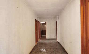 SE ALQUILA CASA COMO TERRENO EN ESQUINA, EN URBANIZACION LOS JAZMINES CALLAO REF CDRA 9 DE AV. BERTELLO