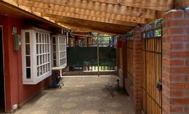 Hermosa propiedad 2 pisos Paine