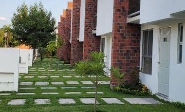 VENTA DE CASA EN EXCLUSIVO RESIDENCIAL CON ALBERCA EN YAUTEPEC, MORELOS