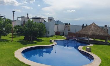 VENTA DE CASA EN EXCLUSIVO RESIDENCIAL CON ALBERCA EN YAUTEPEC, MORELOS