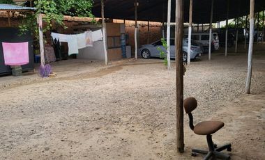Una 'reliquia arquitectónica' 😉 en el corazón comercial de Tarapoto. Tú decides si la 'remodelas' o simplemente construyes algo a tu medida.