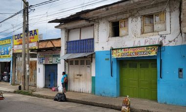 Una 'reliquia arquitectónica' 😉 en el corazón comercial de Tarapoto. Tú decides si la 'remodelas' o simplemente construyes algo a tu medida.