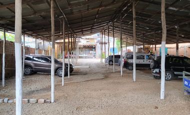 Una 'reliquia arquitectónica' 😉 en el corazón comercial de Tarapoto. Tú decides si la 'remodelas' o simplemente construyes algo a tu medida.