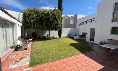 CASA EN VENTA 1 SOLA PLANTA JURIQUILLA EXCELENTE OPORTUNIDAD