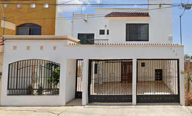 Bonita Casa En Una Exelente Ubicacion Republica De Cuba # 137 Col. Montebello Aguascalientes   GSN