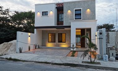 ¡Casa NUEVA! de 4 recámaras, con piscina.