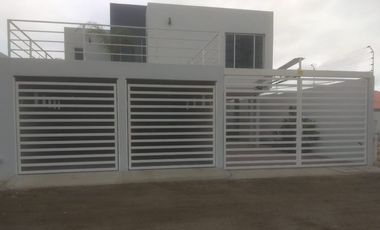 Venta Villa moderna y elegante a 50 mts. del mar, Salinas.