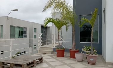 Venta Villa moderna y elegante a 50 mts. del mar, Salinas.