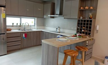 Venta Villa moderna y elegante a 50 mts. del mar, Salinas.