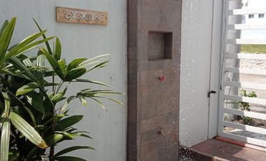 Venta Villa moderna y elegante a 50 mts. del mar, Salinas.