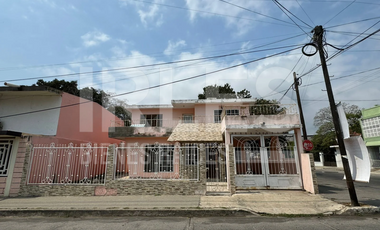 Casa en Venta ubicada en esquina a 1 cuadra del DOMO de Madero Zona Centro Madero