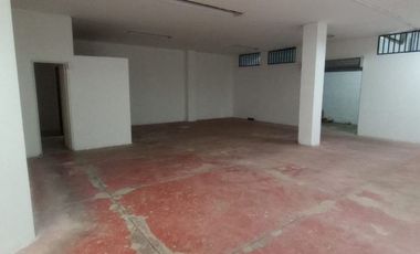 VENDO  AMPLIO LOCAL COMERCIAL