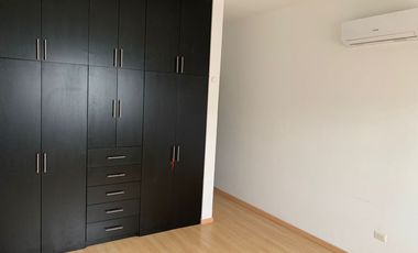 HERMOSA CASA EN PRIVADA IRLANDES SUR, ENSEGUIDA PUNTO B, ESCOBEDO.