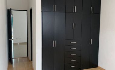 HERMOSA CASA EN PRIVADA IRLANDES SUR, ENSEGUIDA PUNTO B, ESCOBEDO.